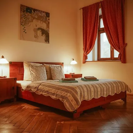 Stein Elbogen 3* לוקט